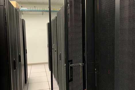 Equipo-centro-de-datos-nueva-york-4_470x313
